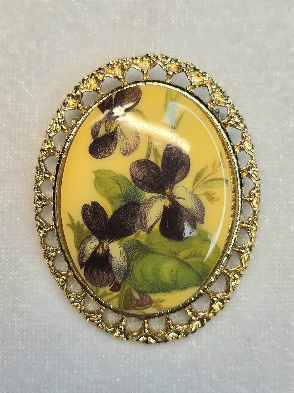Vintage Oval Cameo-style Floral Brooch / Pin